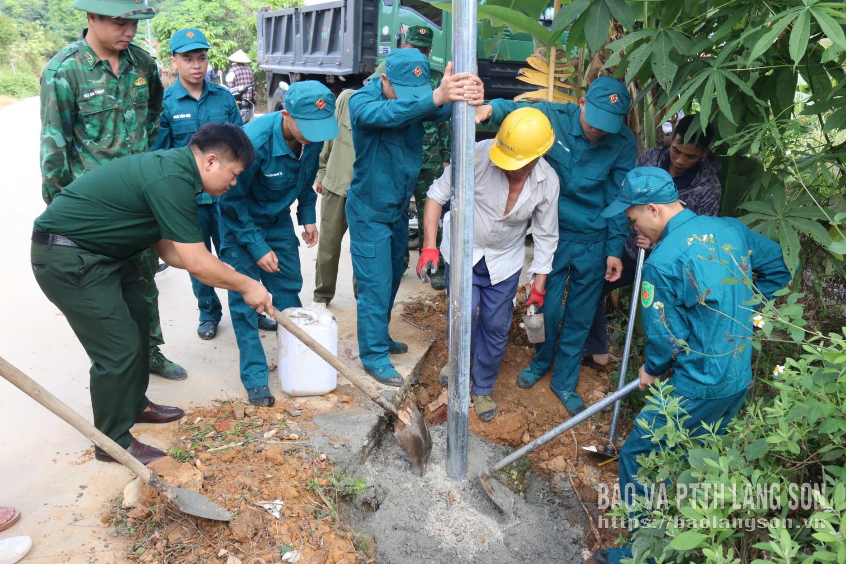 Các lực lượng tham gia hỗ trợ thi công công trình