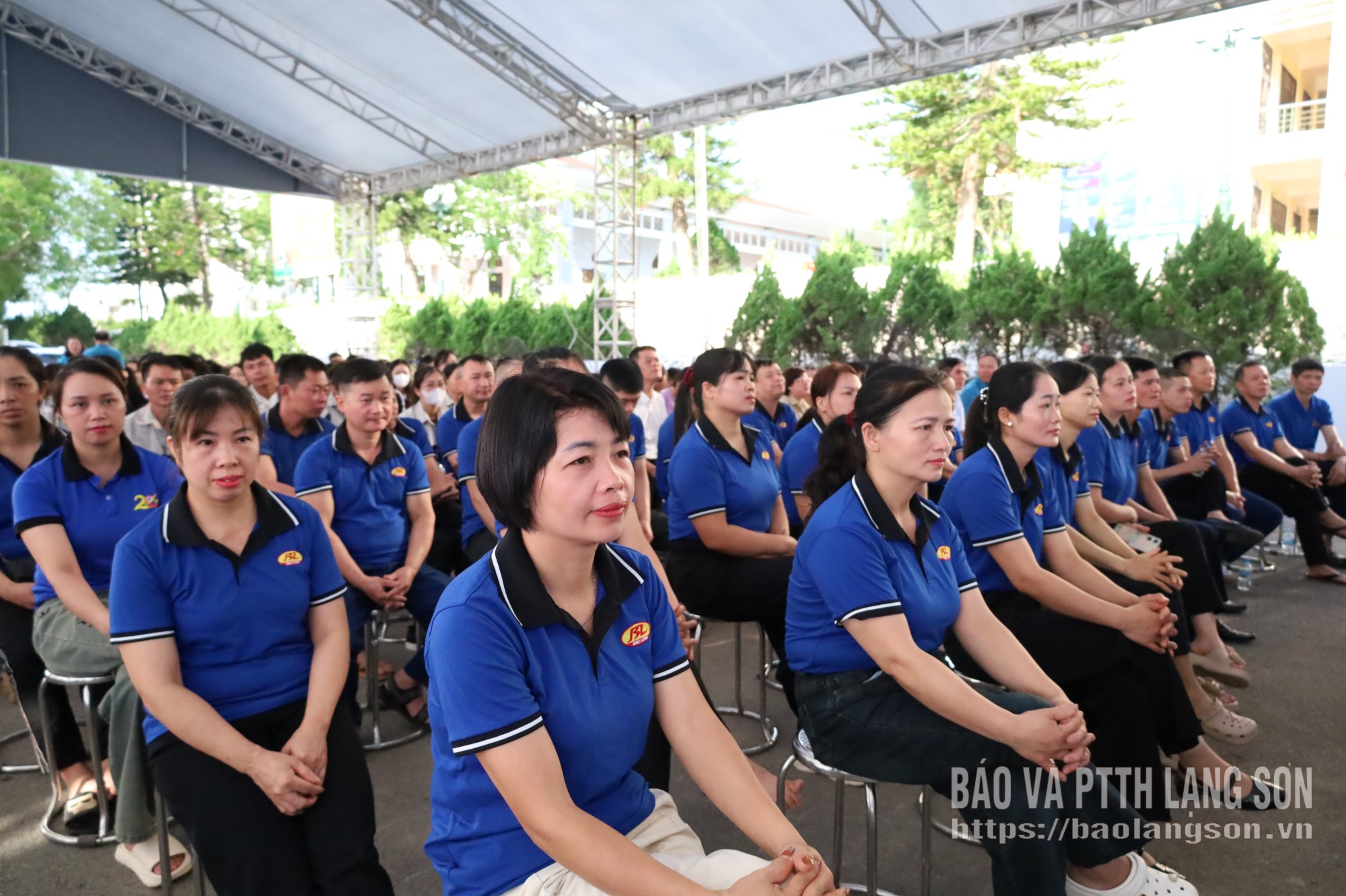 Công nhân, lao động dự lễ phát động tại điểm cầu Lạng Sơn