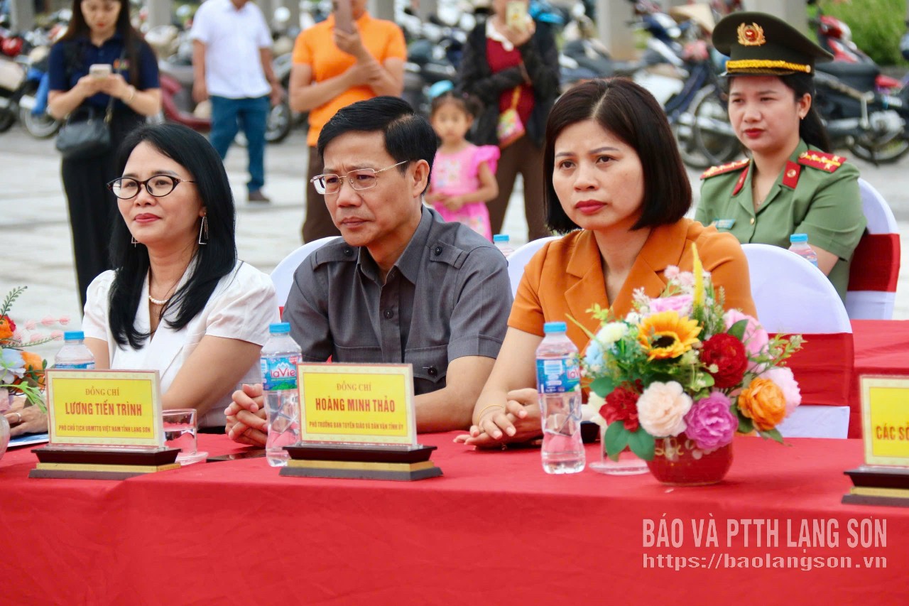 Các đại biểu dự lễ phát động