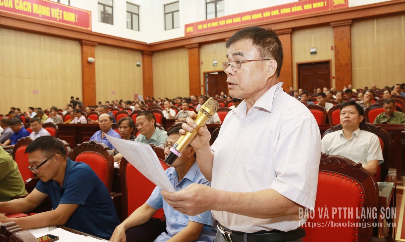 Người dân xã Hữu Lũng phát biểu tại hội nghị "Lắng nghe ý kiến Nhân dân” do Ban Thường trực Ủy ban MTTQ Việt Nam tỉnh tổ chức cuối tháng 5/2026