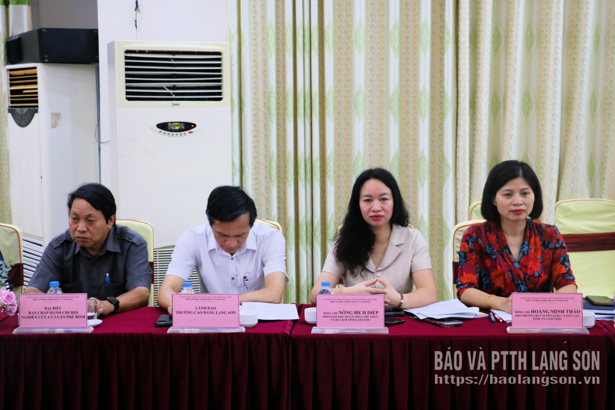 Các đại biểu dự hội thảo