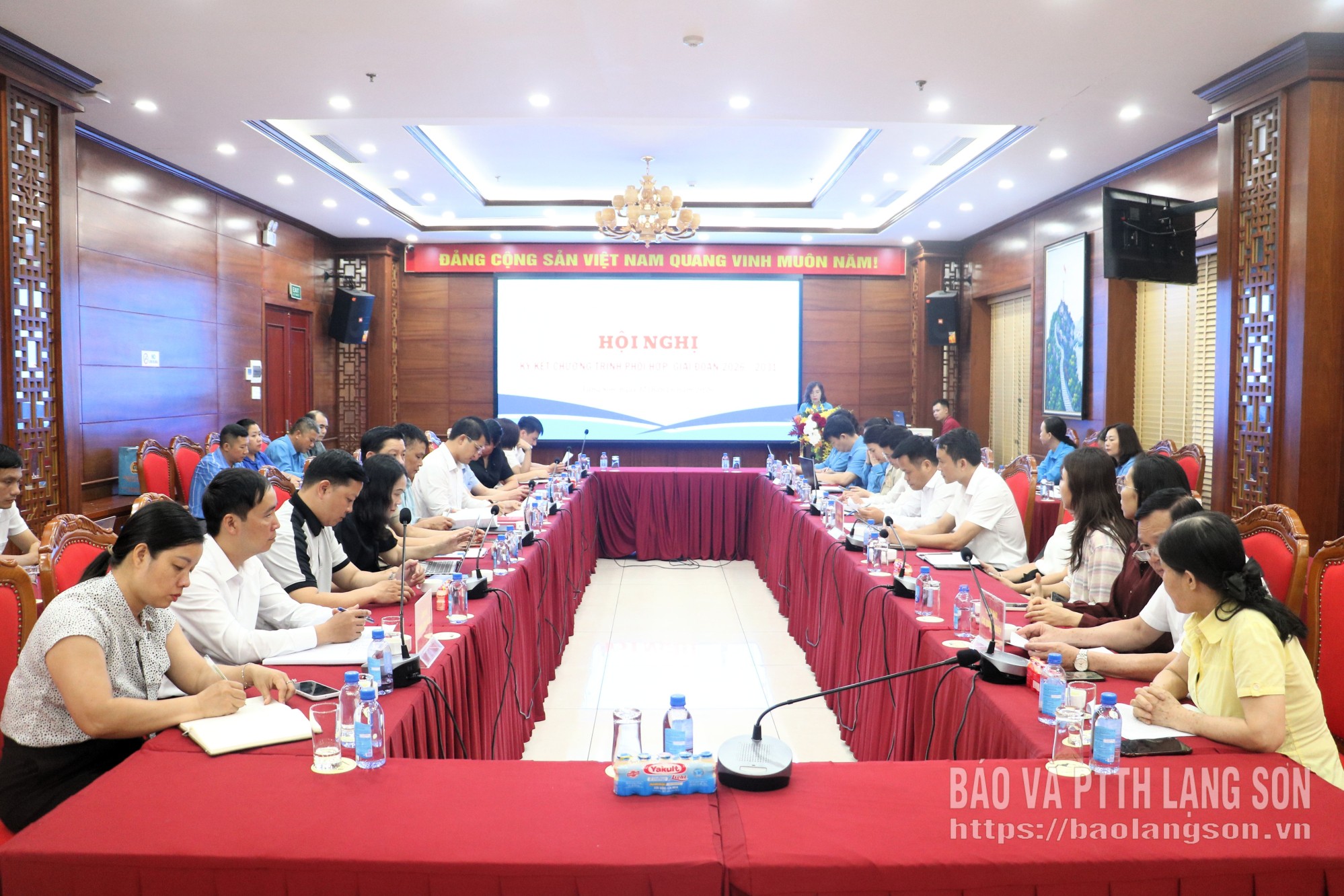 Các đại biểu dự hội nghị