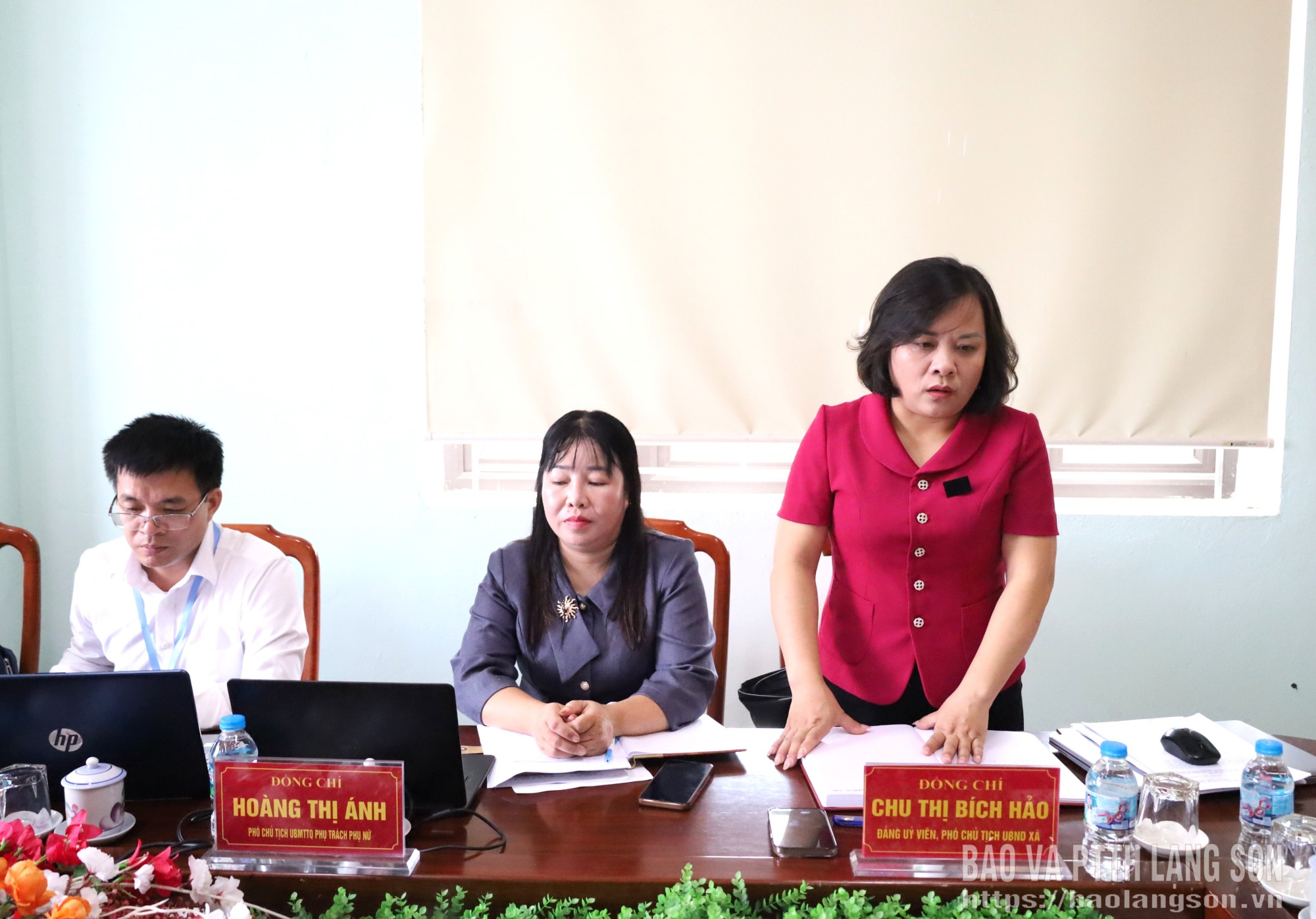 Lãnh đạo UBND xã giải trình, làm rõ một số vấn đề đoàn công tác quan tâm