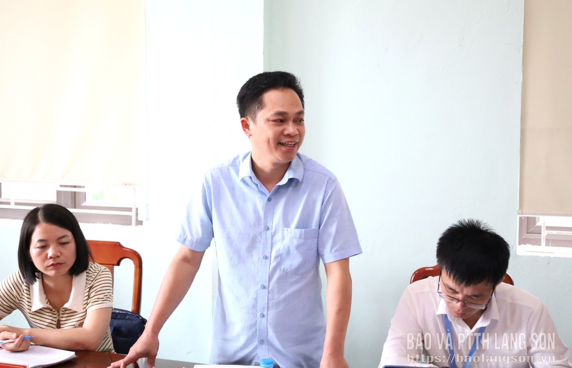 Đồng chí Phó Bí thư Đảng ủy, Chủ tịch UBND xã giải trình, làm rõ một số nội dung đoàn công tác quan tâm