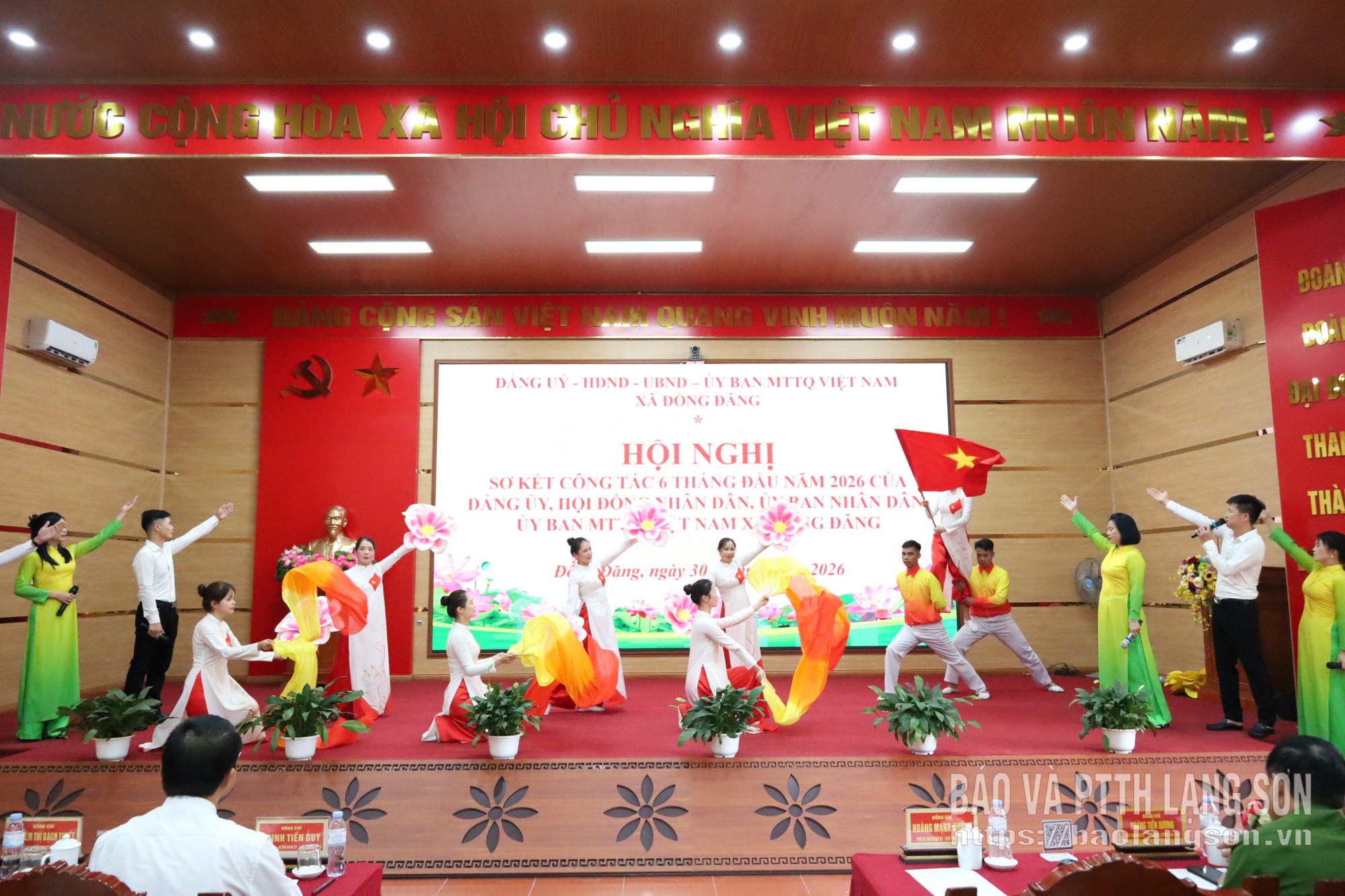 Tiết mục văn nghệ chào mừng hội nghị