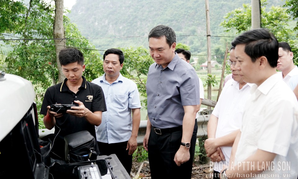 Chủ tịch UBND tỉnh Nguyễn Cảnh To&agrave;n l&agrave;m việc với 6 x&atilde;