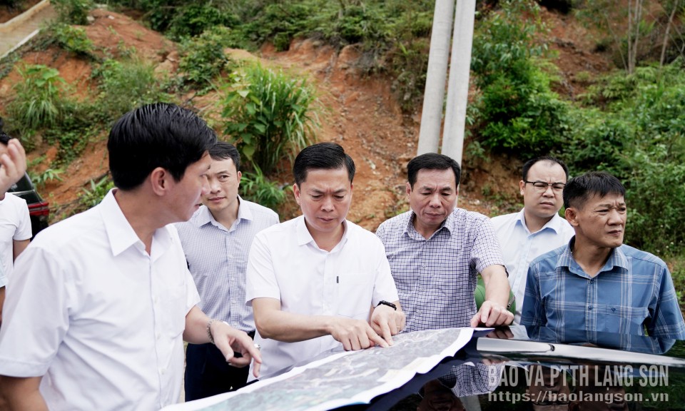 L&atilde;nh đạo UBND tỉnh khảo s&aacute;t tuyến đường dự kiến thực hiện dự &aacute;n cải tạo, n&acirc;ng cấp đường Bến Bắc - Khuổi Mạ - Kh&aacute;nh Kh&ecirc;