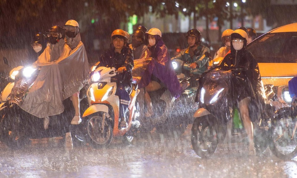 Dự b&aacute;o thời tiết 14/6: Miền Bắc ng&agrave;y nắng n&oacute;ng, chiều tối chuyển mưa lớn