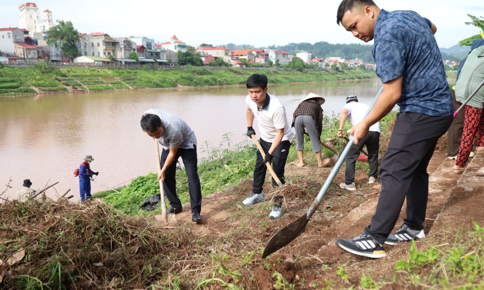 Gần 300 người tham gia hưởng ứng &ldquo;Ng&agrave;y Chủ nhật xanh&rdquo; tại phường Tam Thanh