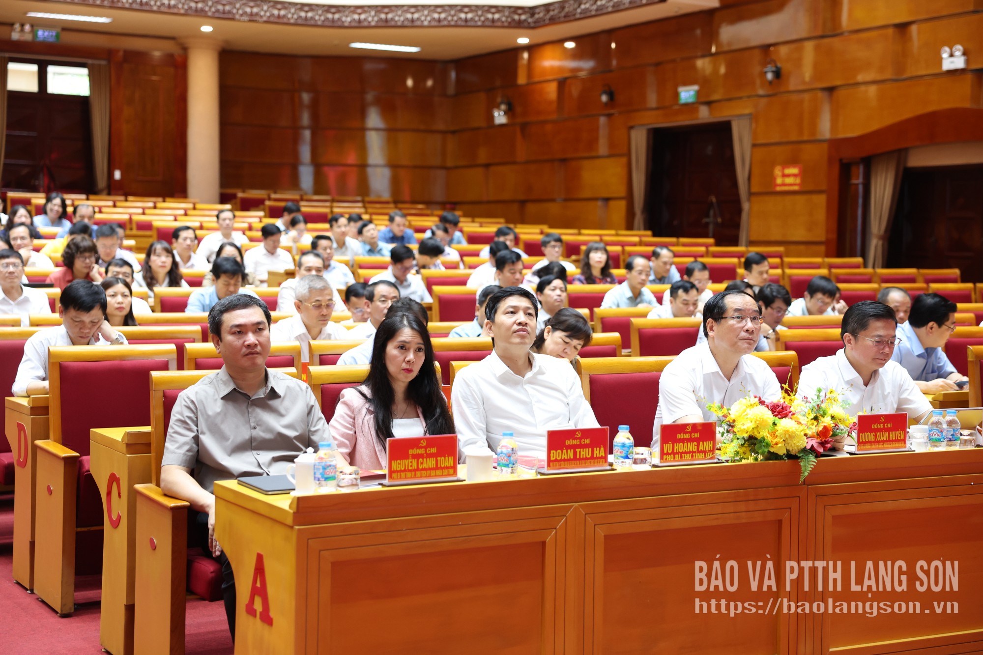 Các đồng chí lãnh đạo tỉnh dự hội nghị tại điểm cầu tỉnh