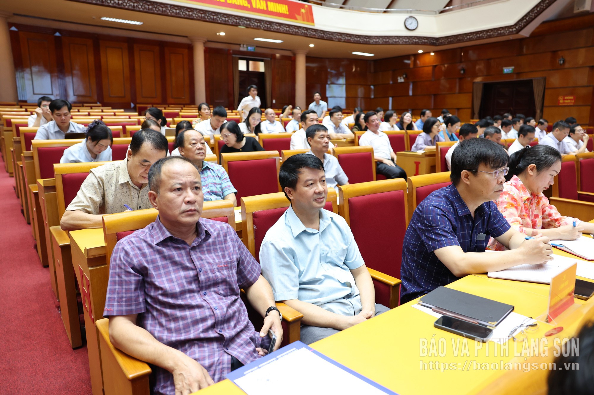 Các đại biểu dự hội nghị