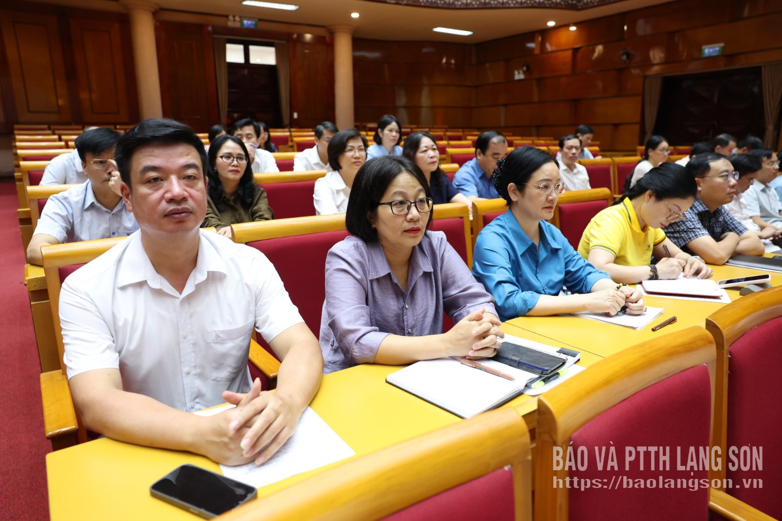 Các đại biểu dự hội nghị