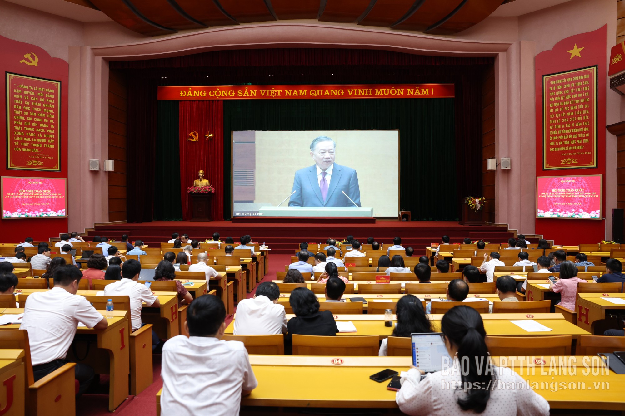 Tổng Bí thư, Chủ tịch nước Tô Lâm phát biểu chỉ đạo tại hội nghị (ảnh chụp tại điểm cầu tỉnh)