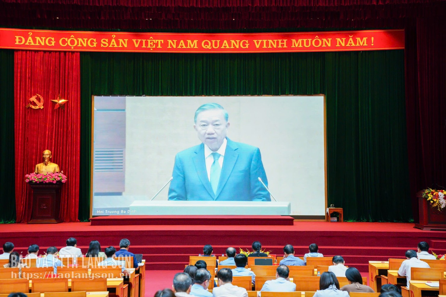 Tổng Bí thư, Chủ tịch nước Tô Lâm phát biểu chỉ đạo tại hội nghị (ảnh chụp tại điểm cầu tỉnh)