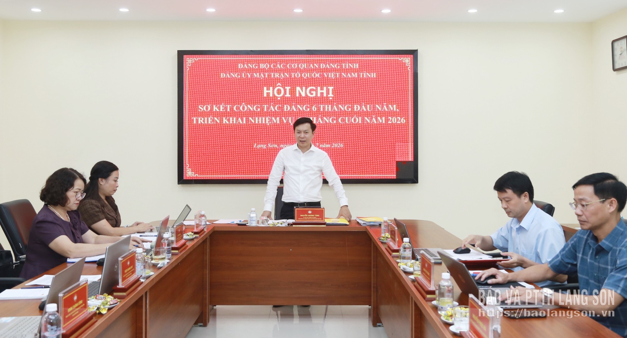 Đồng chí Bí thư Đảng ủy MTTQ Việt Nam tỉnh phát biểu kết luận hội nghị