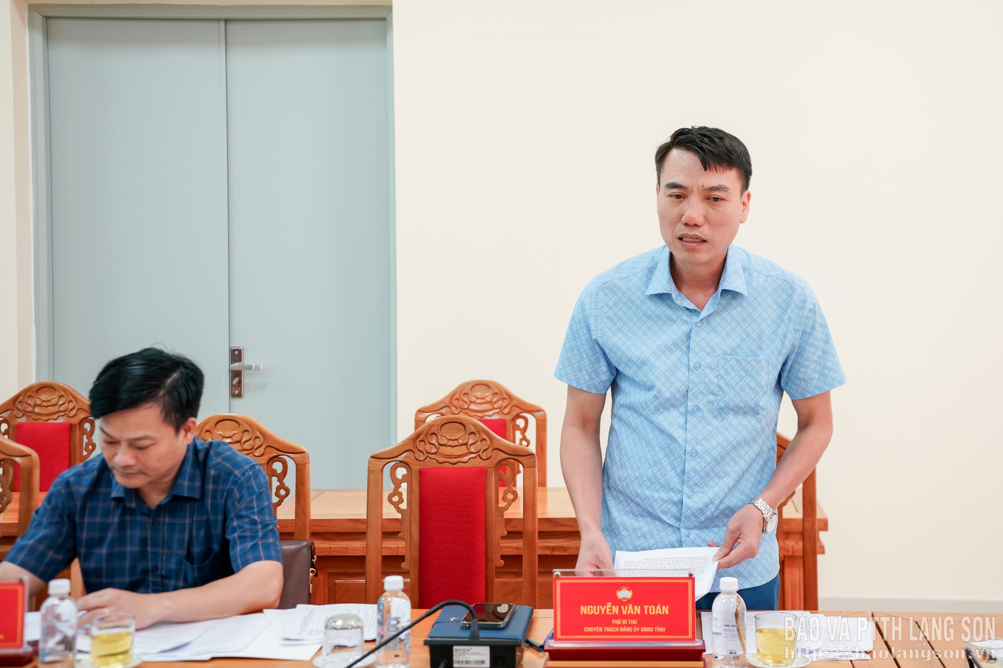 Đại diện Đảng ủy UBND tỉnh phát biểu thảo luận tại hội nghị