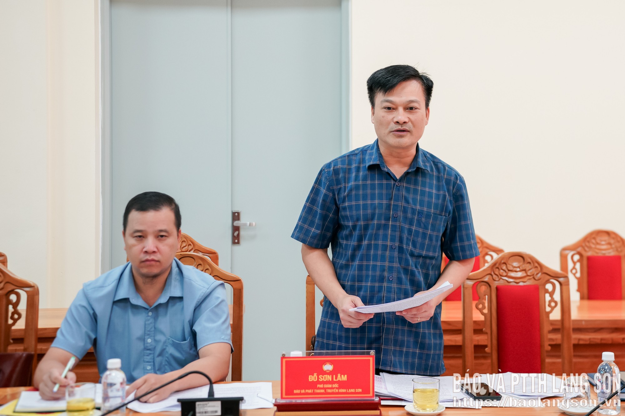 Lãnh đạo Báo và Phát thanh Truyền hình tỉnh phát biểu thảo luận tại hội nghị