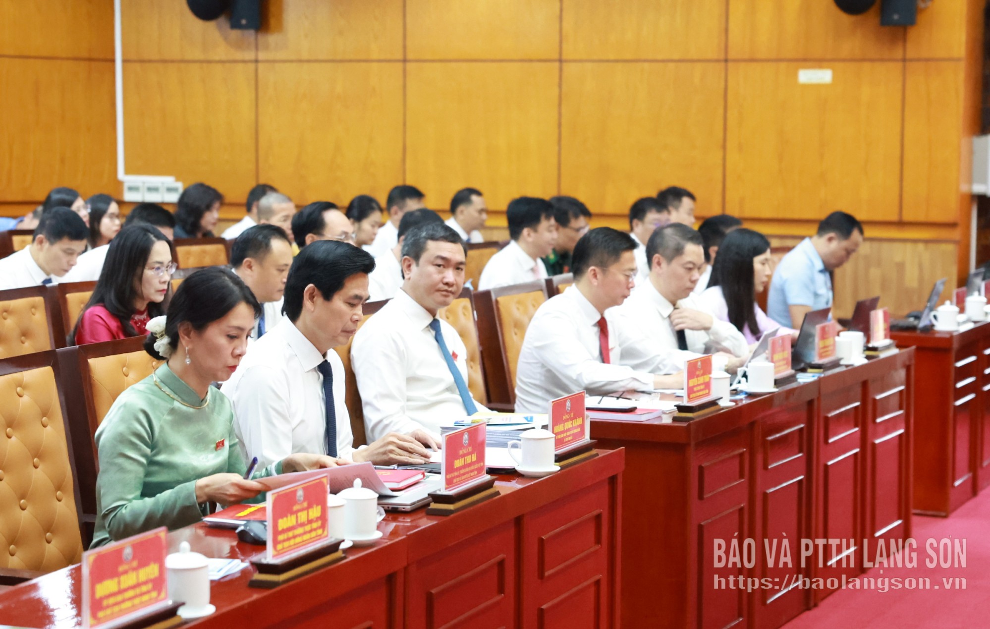 Các đại biểu dự kỳ họp