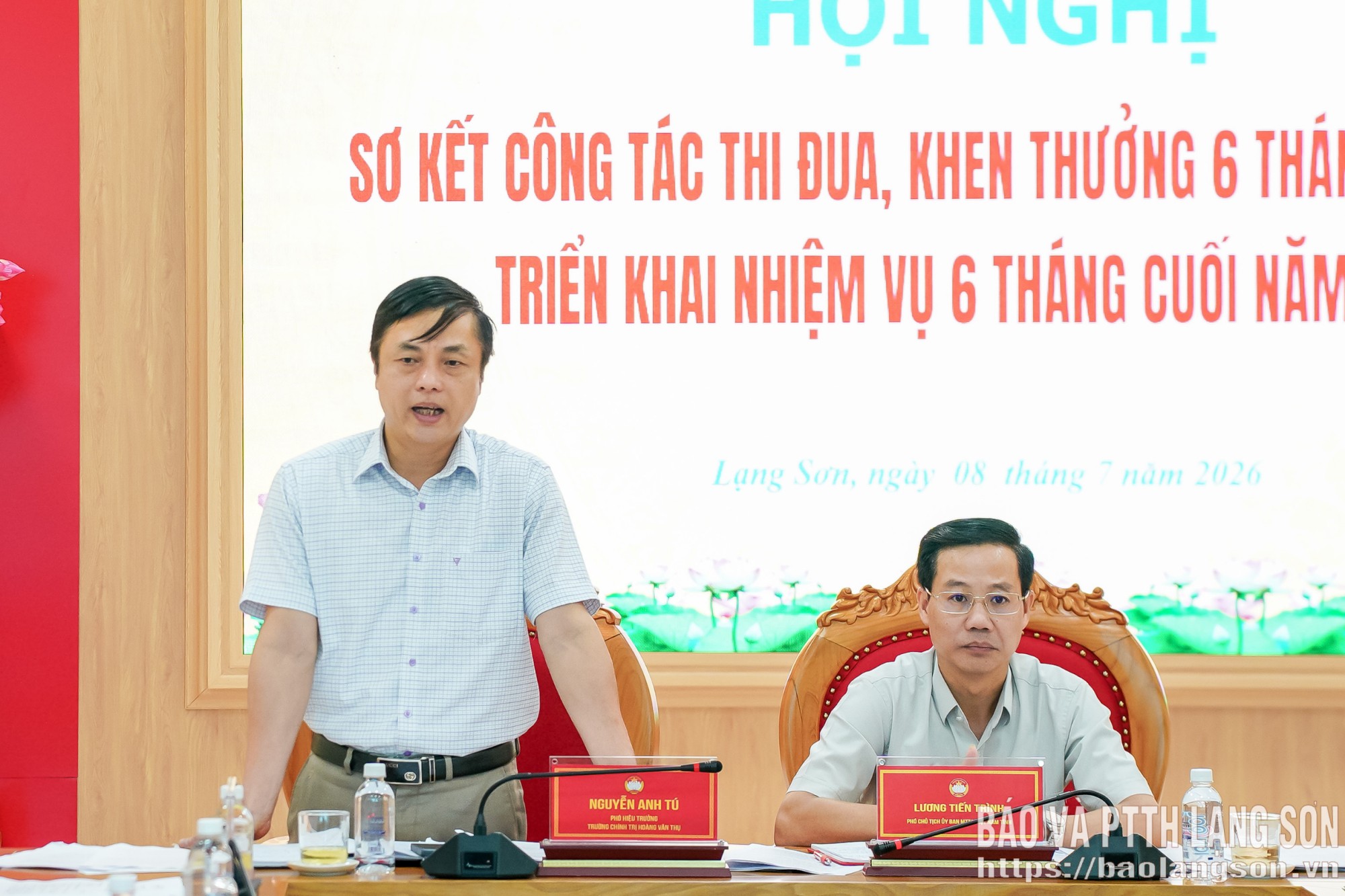 Lãnh đạo Trường Chính trị Hoàng Văn Thụ tỉnh (Khối trưởng) phát biểu thảo luận tại hội nghị