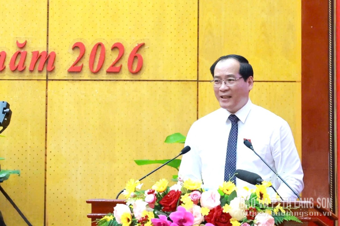 Đồng chí Dương Xuân Huyên, Ủy viên Ban Thường vụ Tỉnh ủy, Phó Chủ tịch Thường trực HĐND tỉnh phát biểu tại kỳ họp