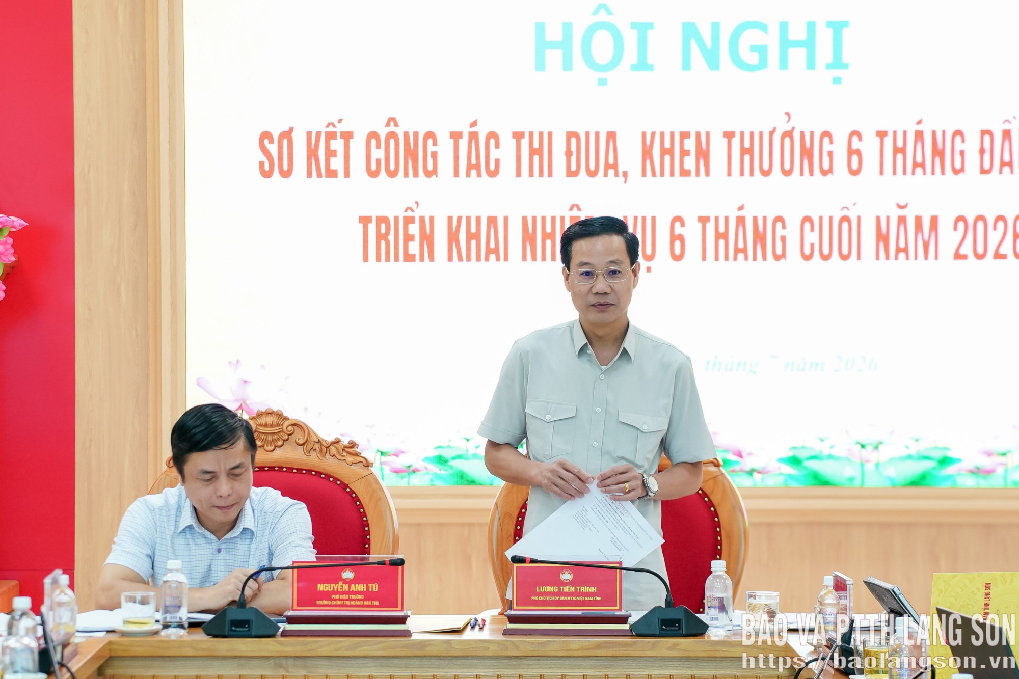  Lãnh đạo cơ quan Ủy ban Mặt trận Tổ quốc Việt Nam tỉnh (Khối phó) phát biểu thảo luận tại hội nghị