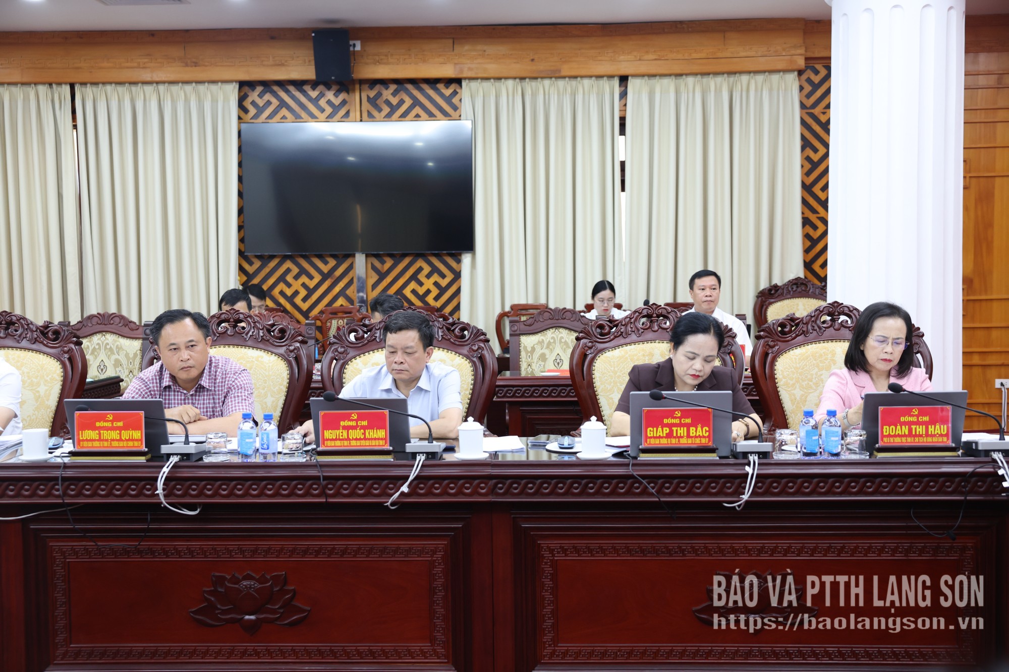 Các đại biểu dự hội nghị