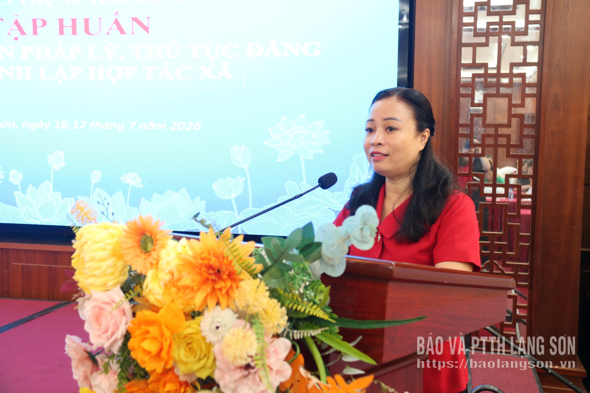 Lãnh đạo Hội Liên hiệp Phụ nữ tỉnh phát biểu tại chương trình