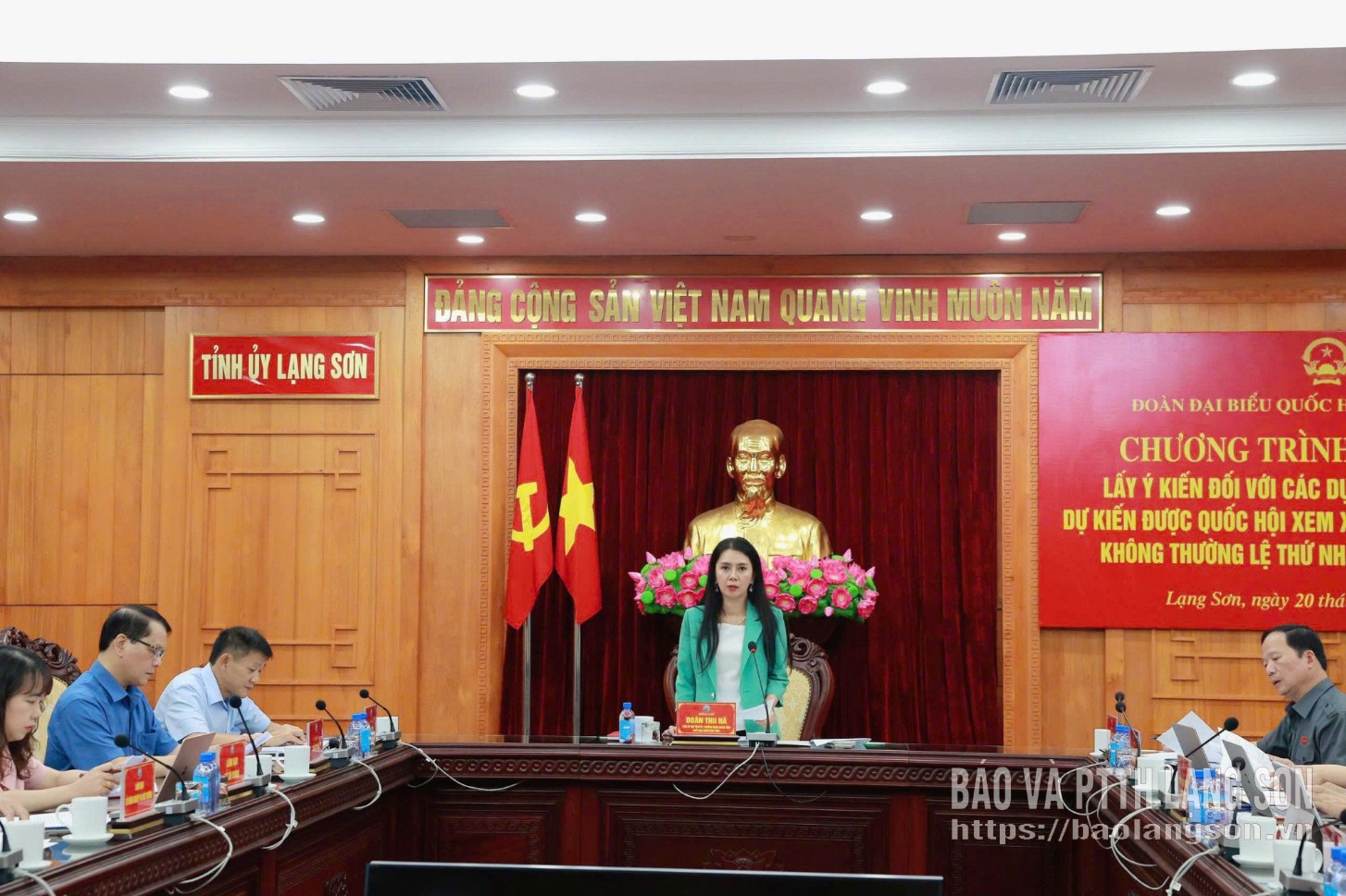 Đồng chí Đoàn Thu Hà, Phó Bí thư Tỉnh ủy, Trưởng Đoàn ĐBQH tỉnh, Chủ tịch Ủy ban MTTQ Việt Nam tỉnh phát biểu kết luận chương trình làm việc
