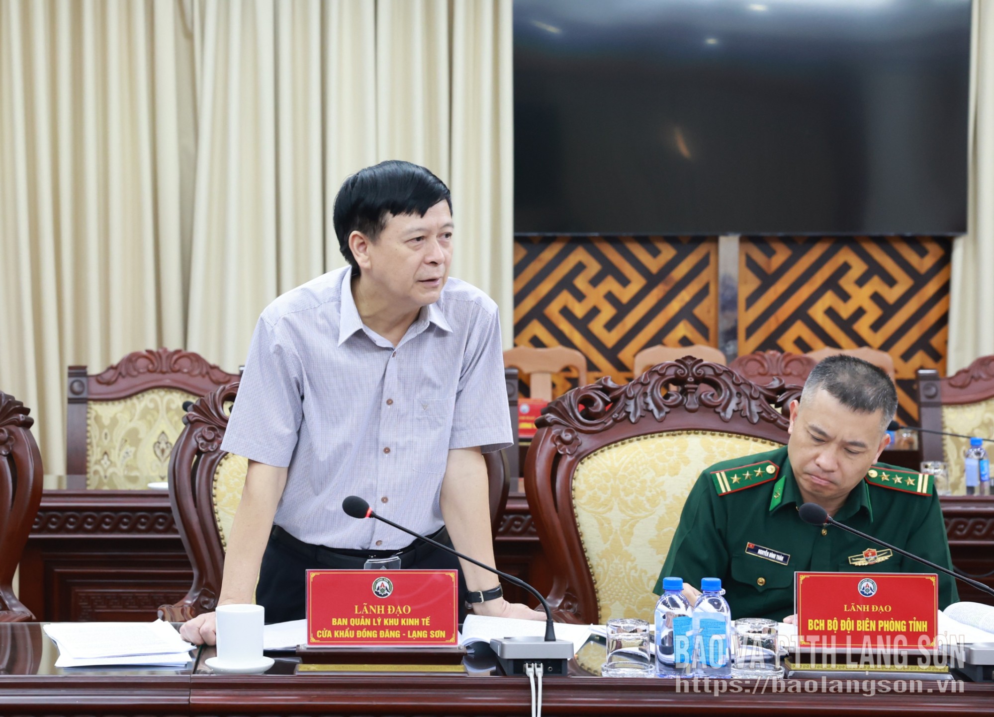 Lãnh đạo Ban Quản lý Khu kinh tế Cửa khẩu Đồng Đăng - Lạng Sơn phát biểu ý kiến trong chương trình làm việc
