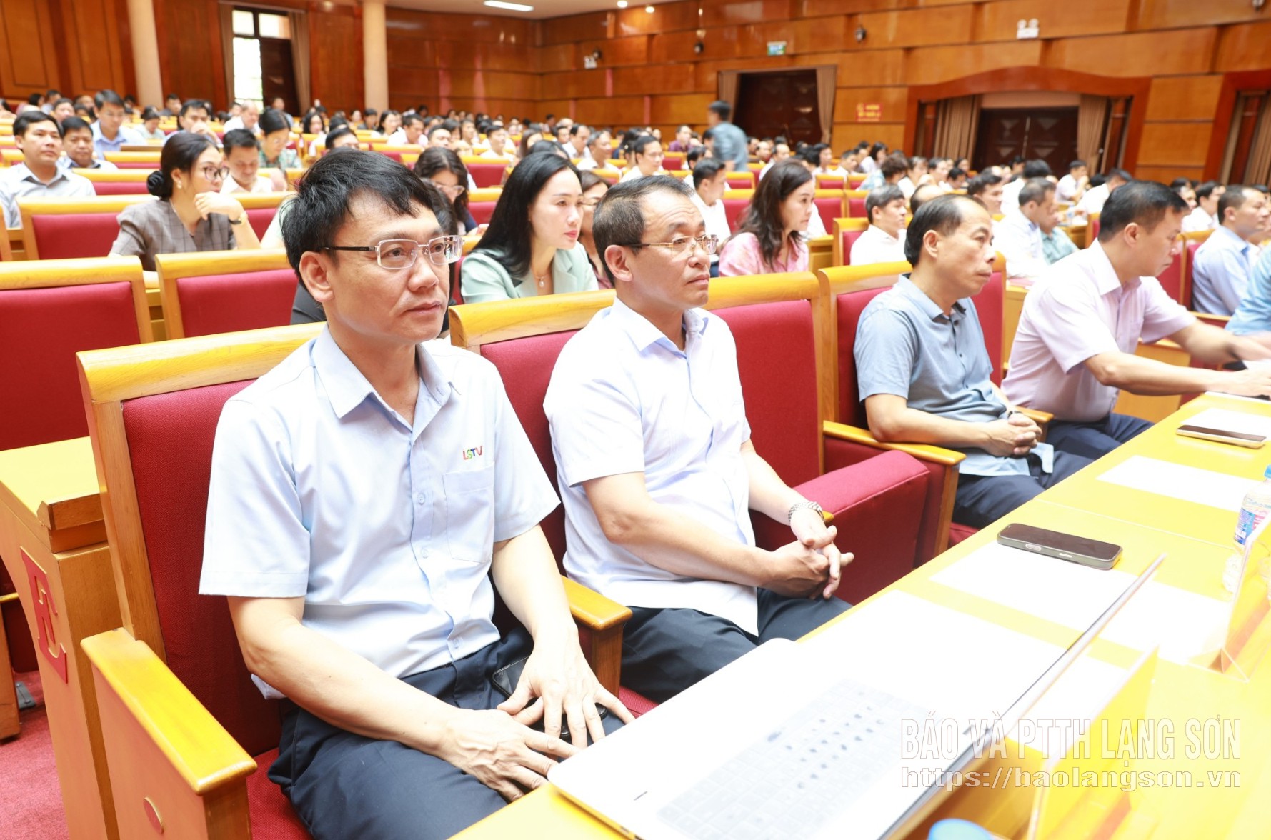 Các đại biểu tham dự hội nghị tại điểm cầu Trung tâm hội nghị tỉnh