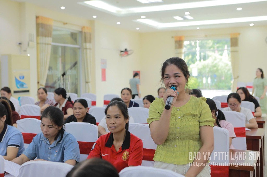 Chi hội trưởng phụ nữ các thôn, bản chia sẻ những kinh nghiệm, cách làm hay từ cơ sở