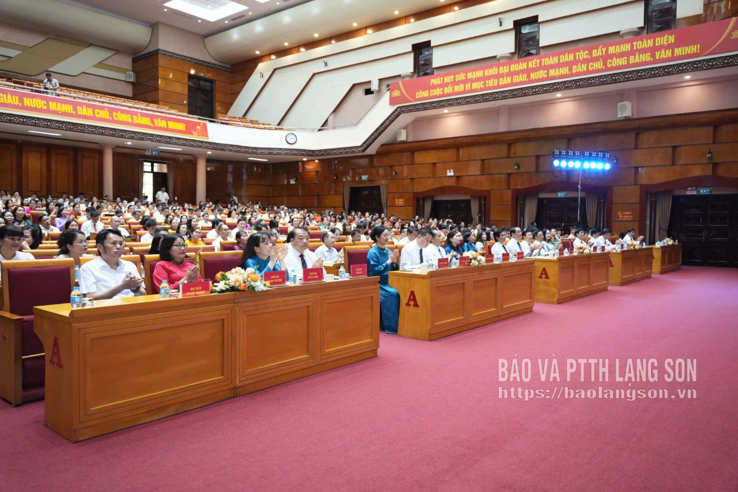 Các đại biểu tham dự tại hội nghị