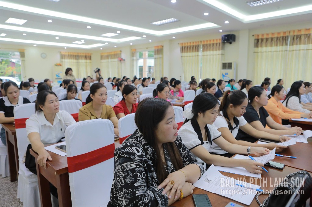 Các học viên tham gia lớp tập huấn