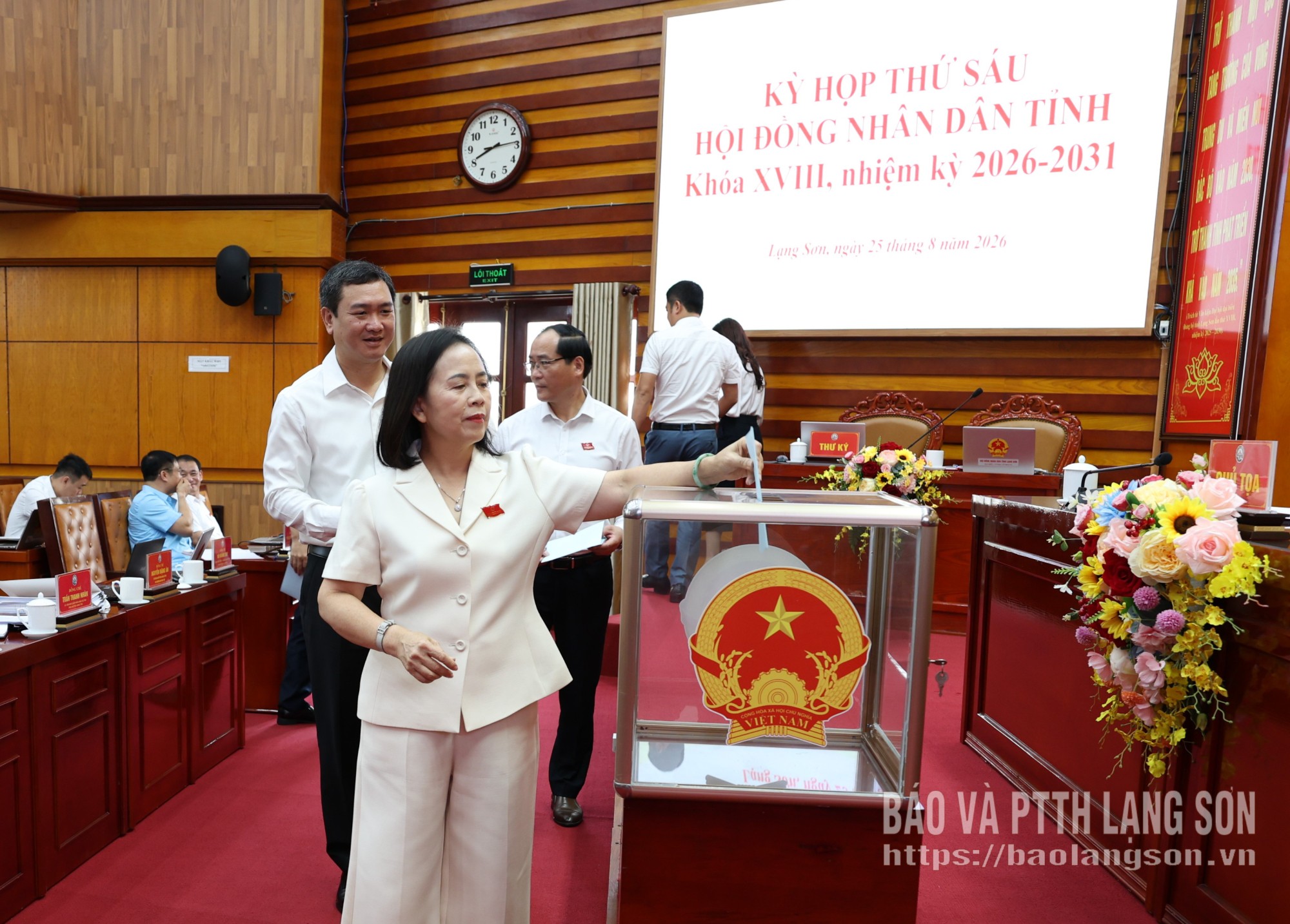 Đồng chí Đoàn Thị Hậu, Phó Bí thư Thường trực Tỉnh ủy, Chủ tịch HĐND tỉnh bỏ phiếu bầu Uỷ viên UBND tỉnh khóa XVIII, nhiệm kỳ 2026 - 2031