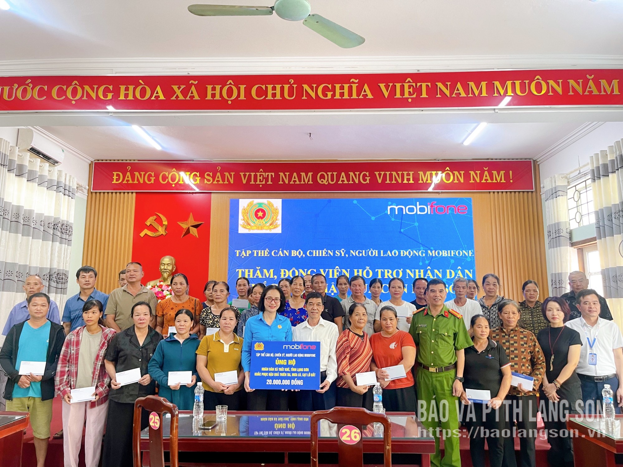 Đoàn công tác của Công đoàn Mobifone trao kinh phí hỗ trợ xã Thất Khê