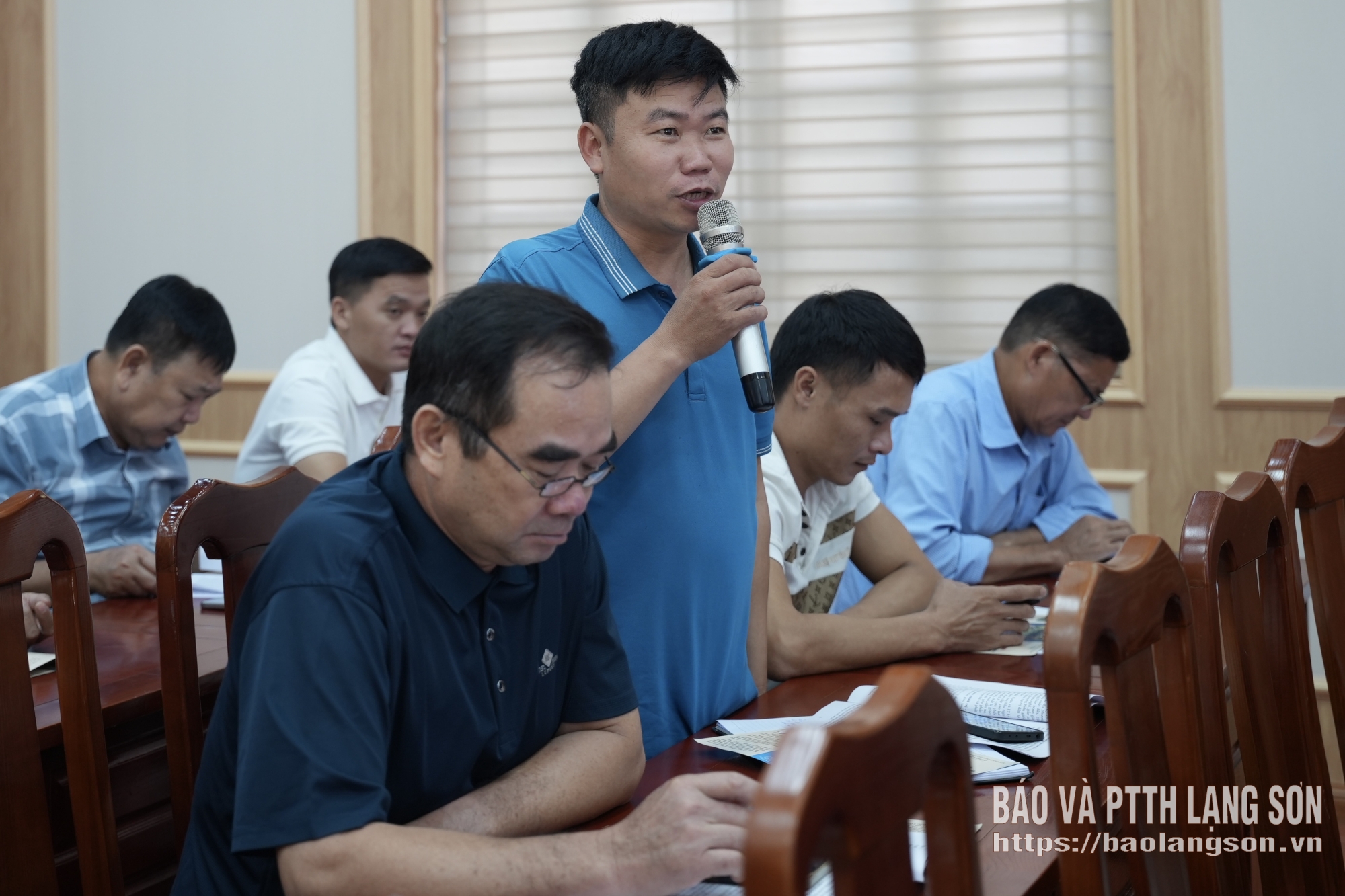 Đại biểu trao đổi ý kiến tại hội nghị