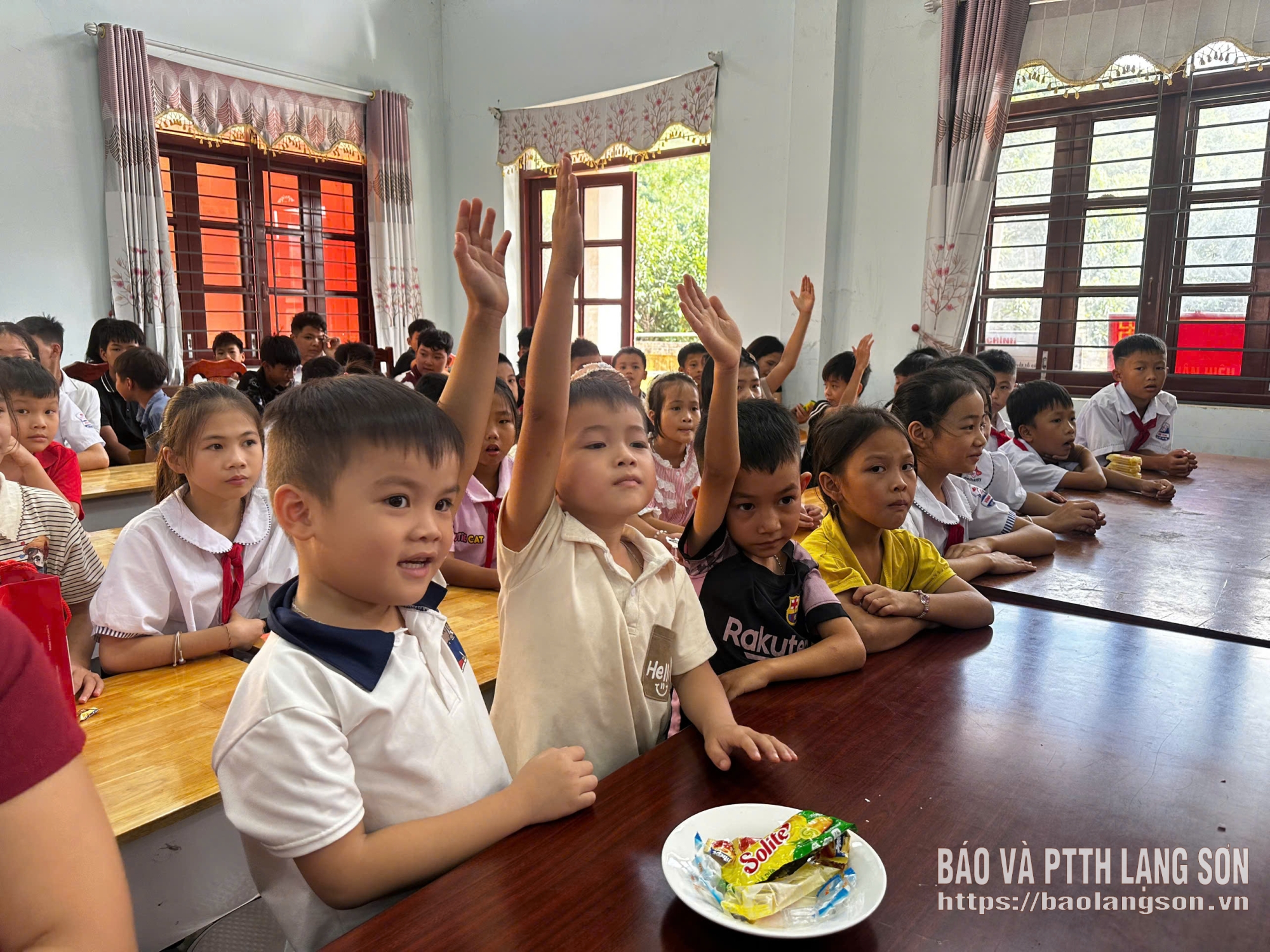 Các em thiếu nhi tham gia