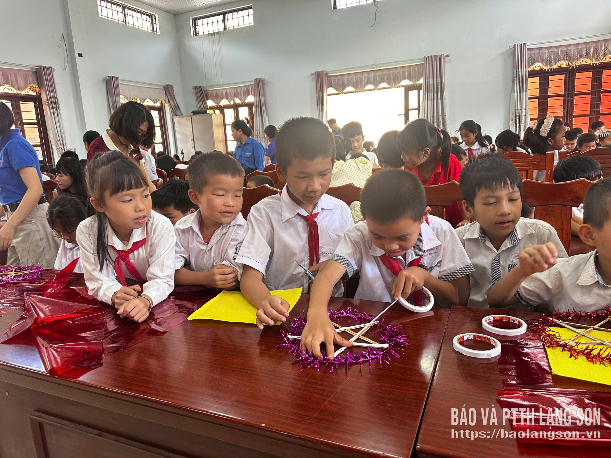 các em thiếu nhi