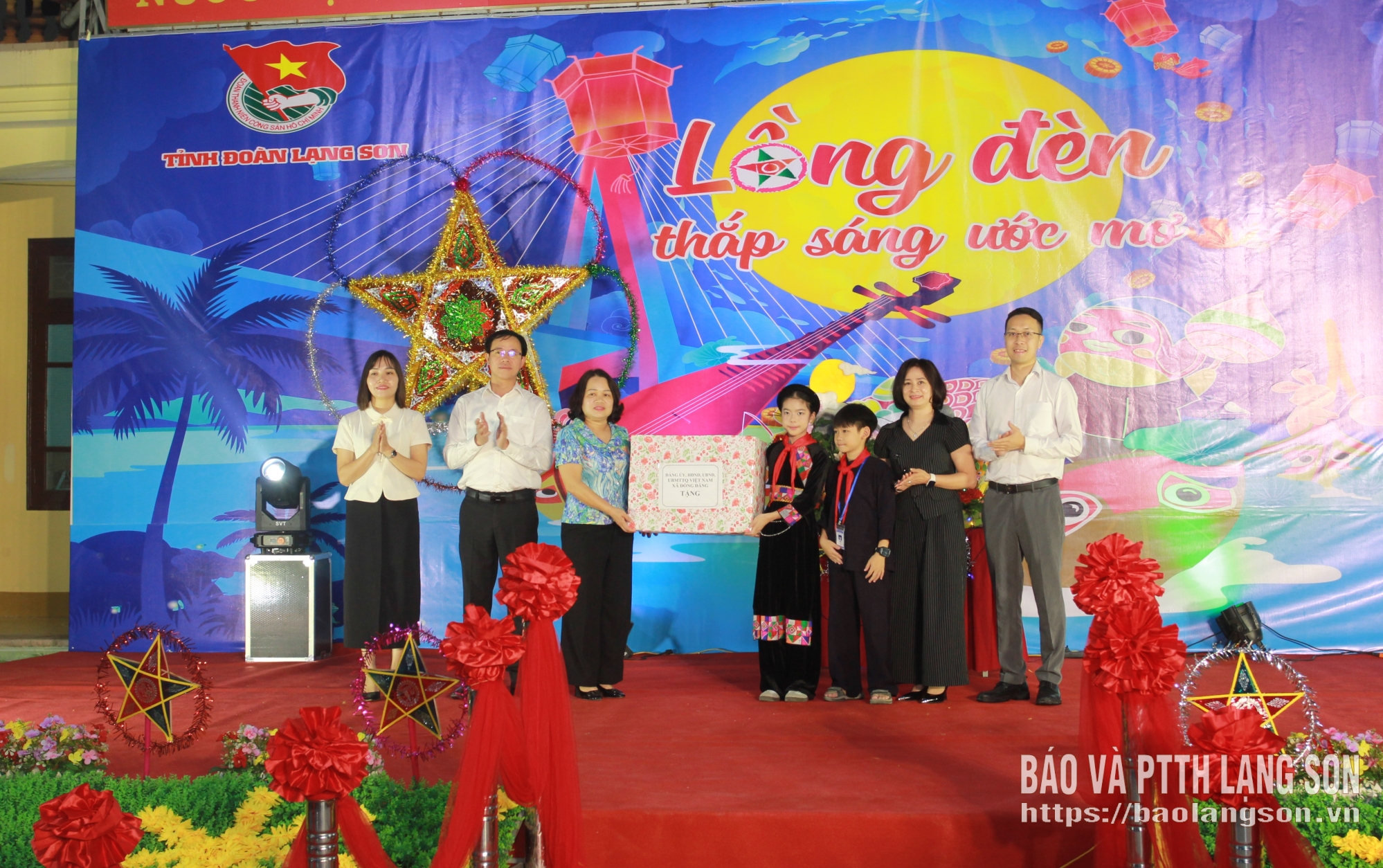 Đảng ủy, UBND xã Đồng Đăng
