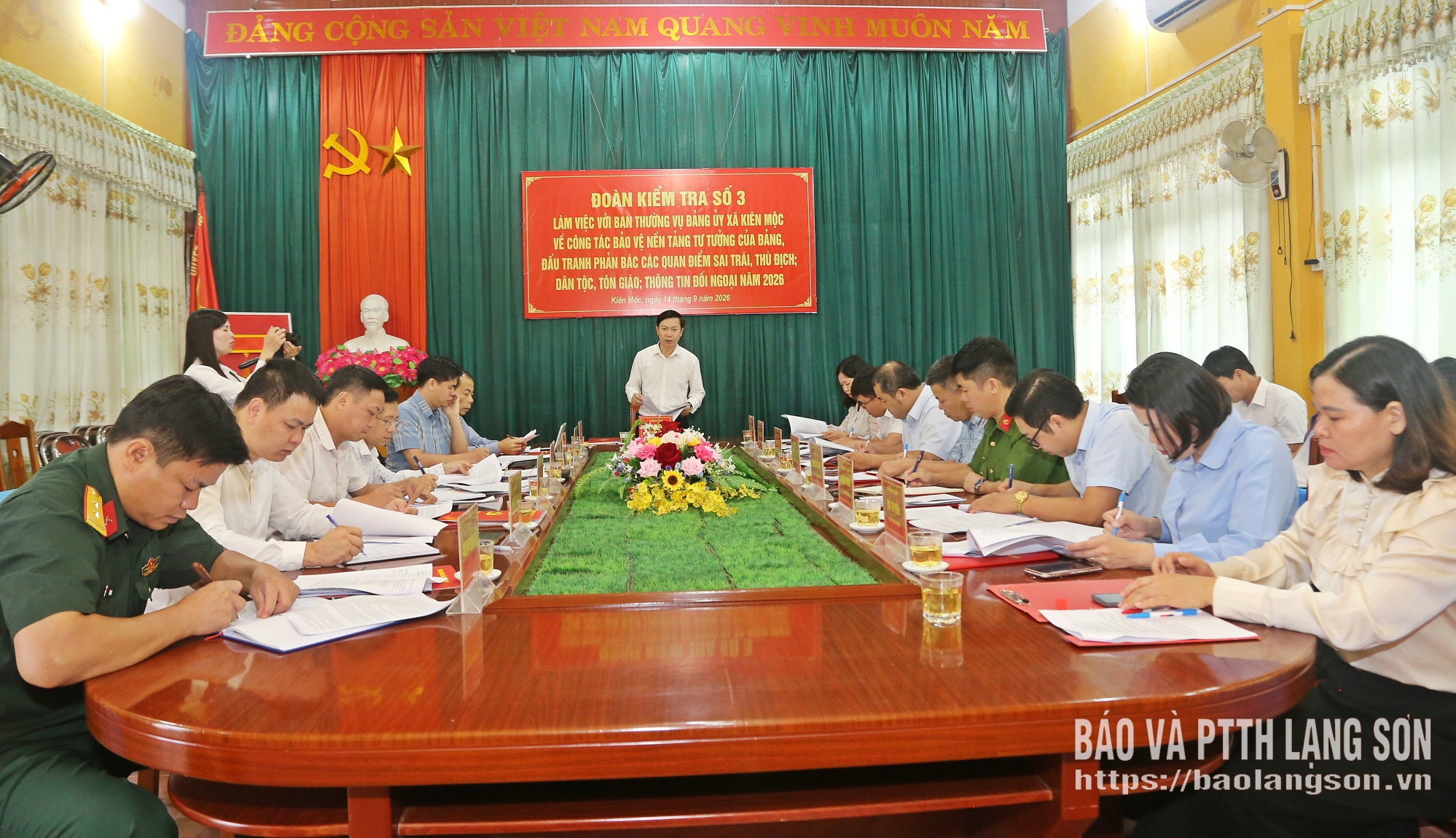 Đoàn kiểm tra làm việc tại xã Kiên Mộc
