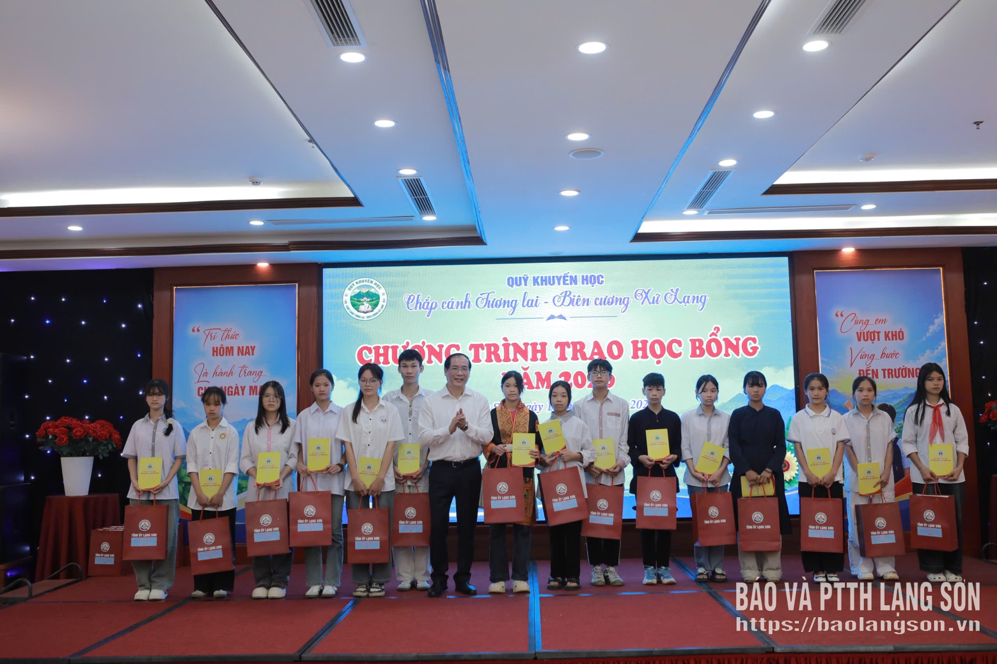 Đồng chí Dương Xuân Huyên, Uỷ viên Ban Thường vụ Tỉnh uỷ, Phó Chủ tịch Thường trực HĐND tỉnh