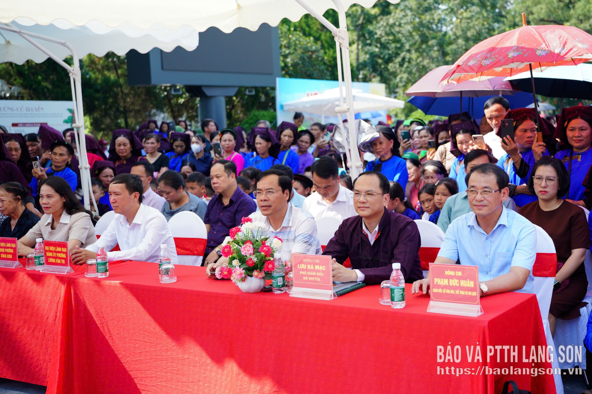 Các đại biểu dự chương trình khai hội