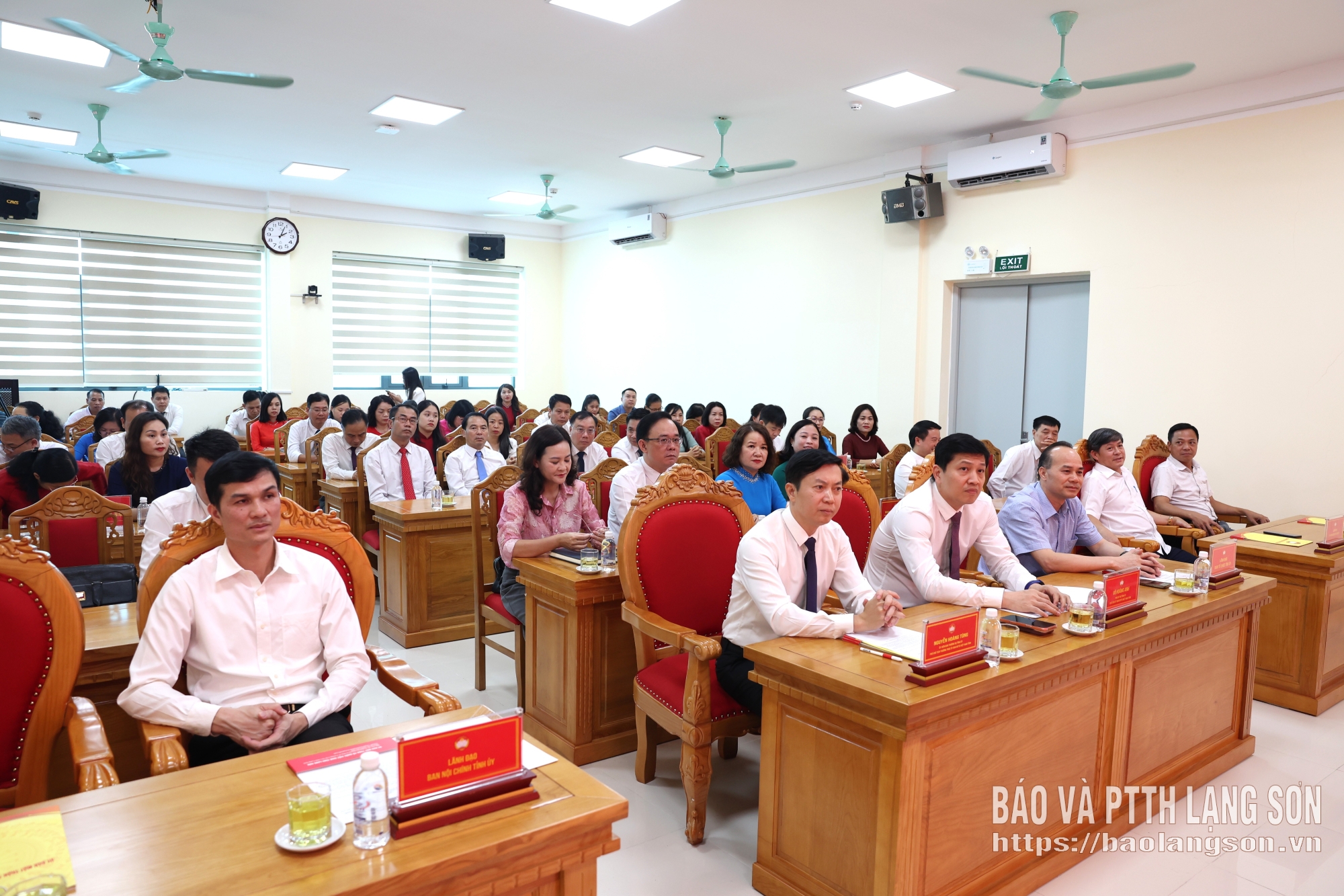 Các đại biểu dự hội nghị