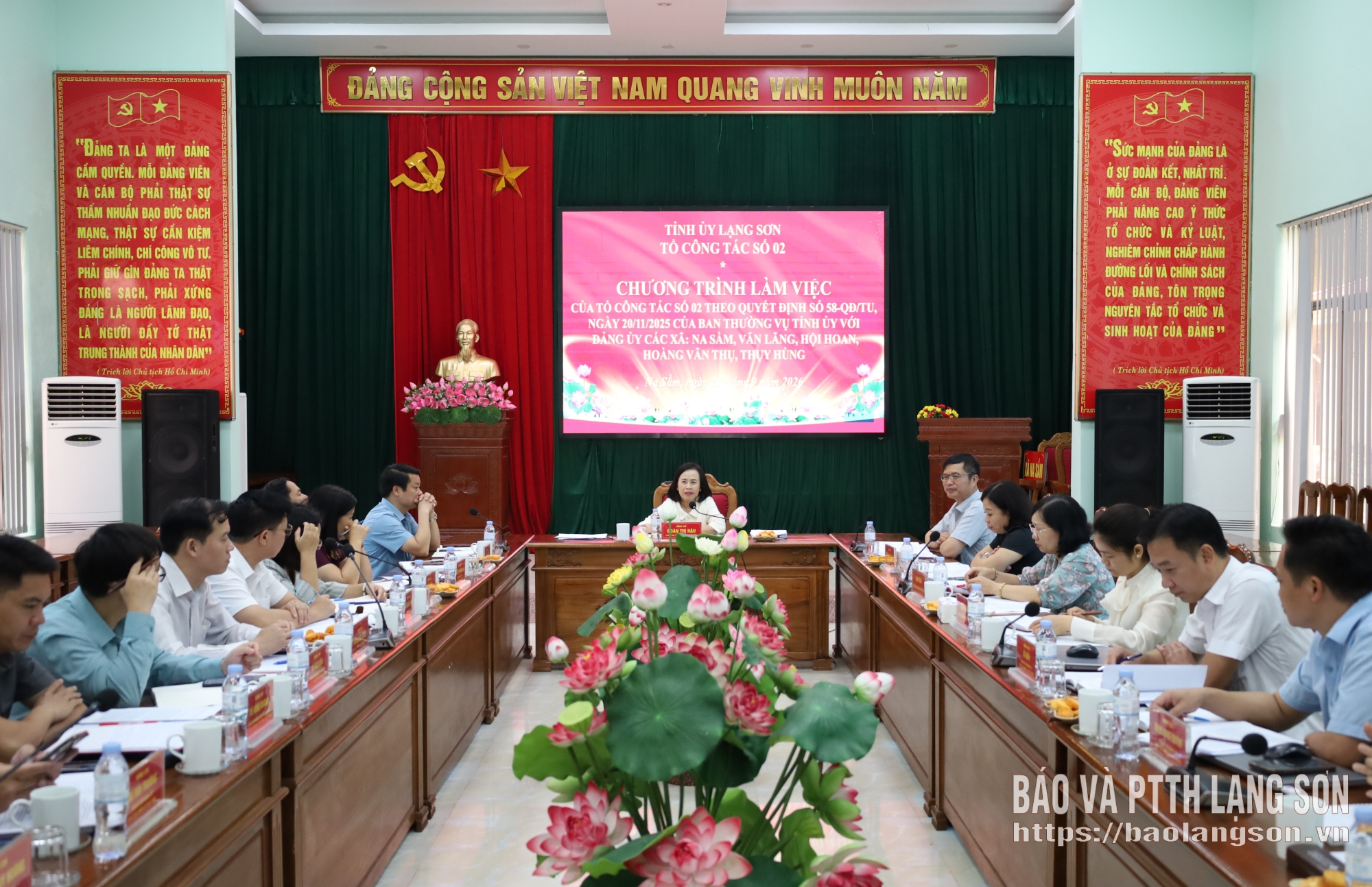 Tổ công tác số 2 của Ban Thường vụ Tỉnh ủy làm việc với các xã