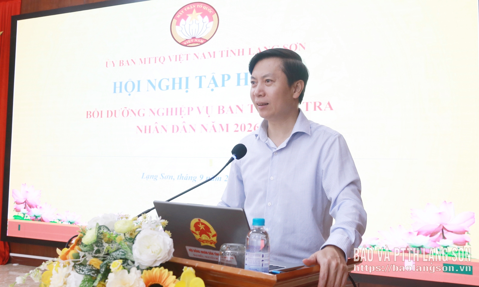 Đồng chí Nguyễn Hoàng Tùng, Ủy viên Ban Thường vụ Tỉnh ủy, Phó Chủ tịch Thường trực Ủy ban MTTQ Việt Nam tỉnh phát biểu tại hội nghị