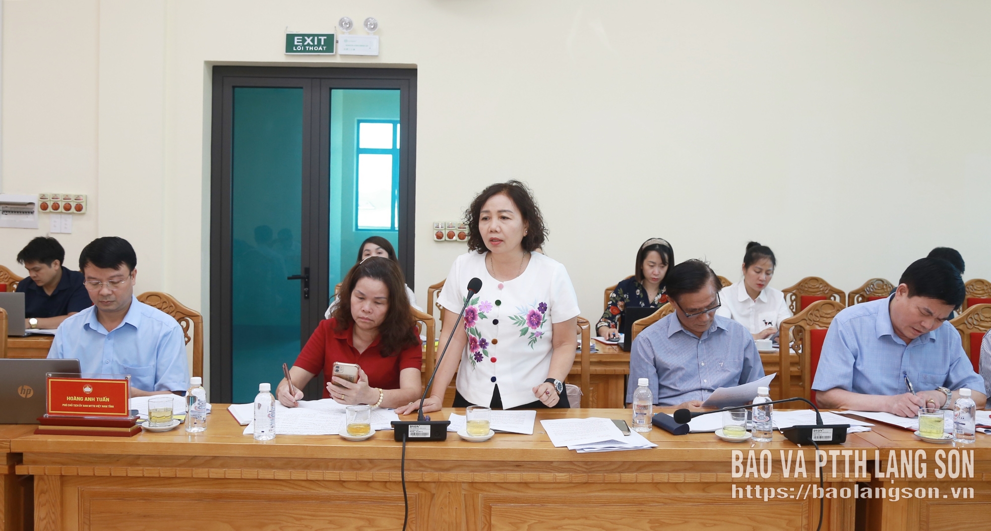 Chủ tịch Hội Khuyến học tỉnh phát biểu thảo luận và kiến nghị các nội dung tại chương trình 