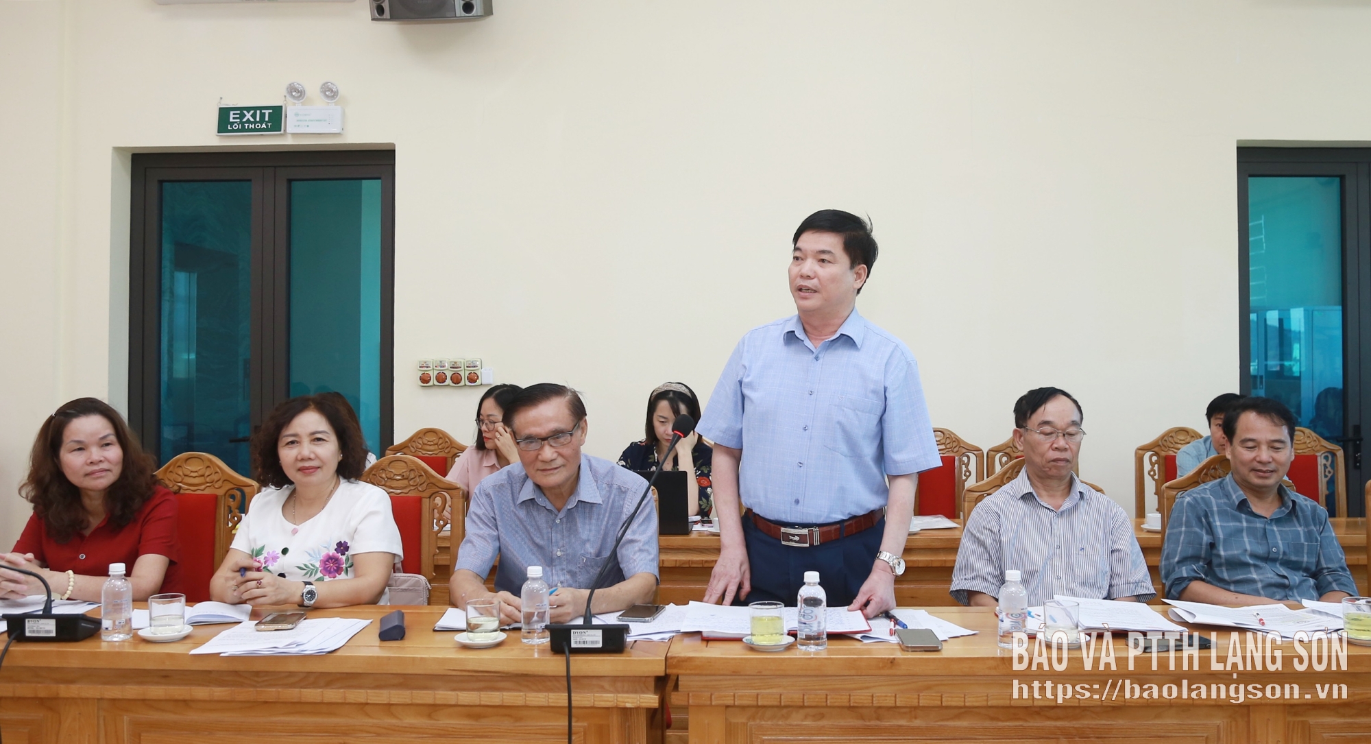 Chủ tịch Hội Người cao tuổi tỉnh phát biểu thảo luận, kiến nghị các nội dung tại chương trình