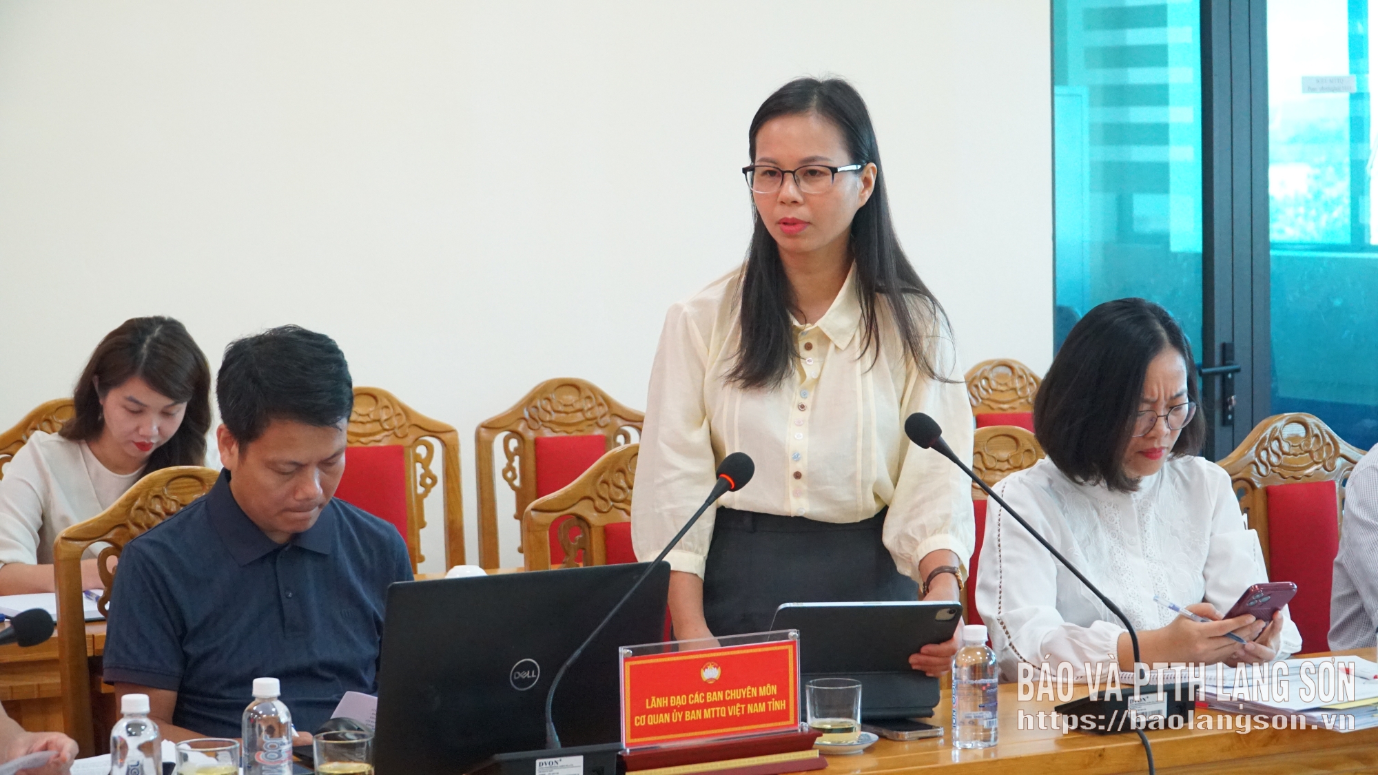 Đại diện lãnh đạo các ban chuyên môn, Cơ quan Ủy ban MTTQ Việt Nam tỉnh phát biểu ý kiến tại cuộc họp.
