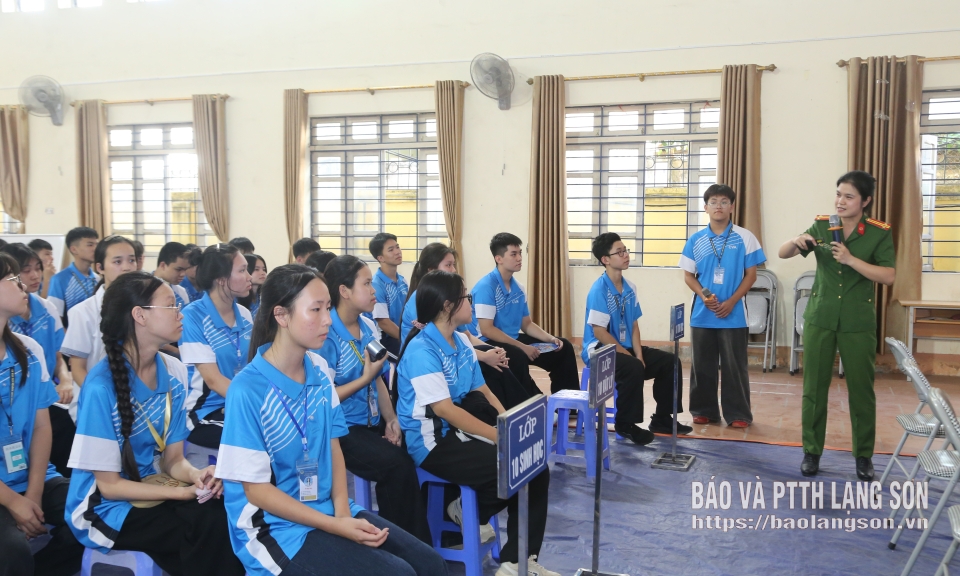 Tuy&ecirc;n truyền, gi&aacute;o dục ph&aacute;p luật về ph&ograve;ng ngừa tội phạm cho học sinh