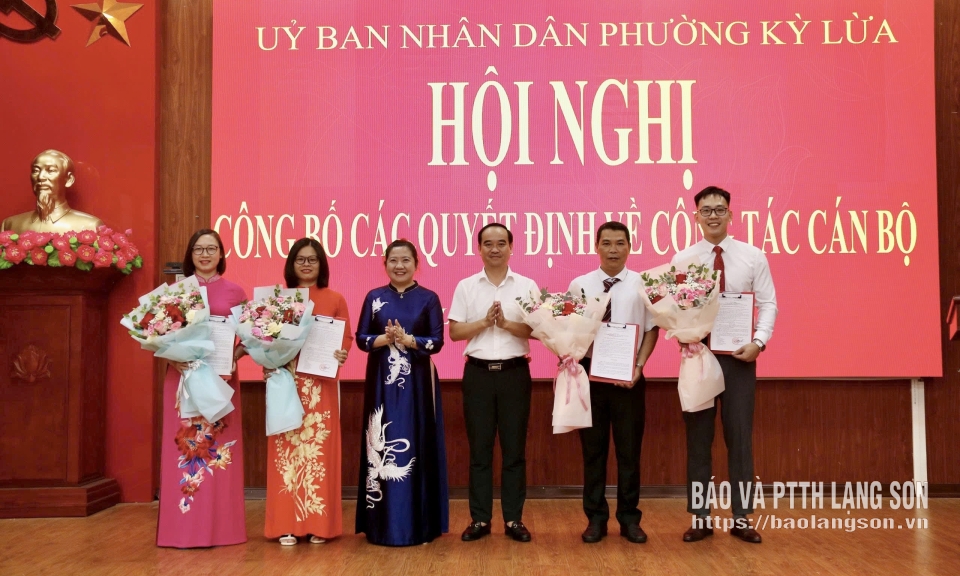 Phường Kỳ Lừa c&ocirc;ng bố c&aacute;c quyết định về c&ocirc;ng t&aacute;c c&aacute;n bộ